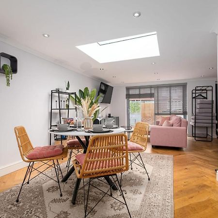 Guestready - Unique Home Near Wimbledon With Gorgeous Deck And Parking Лондон Экстерьер фото
