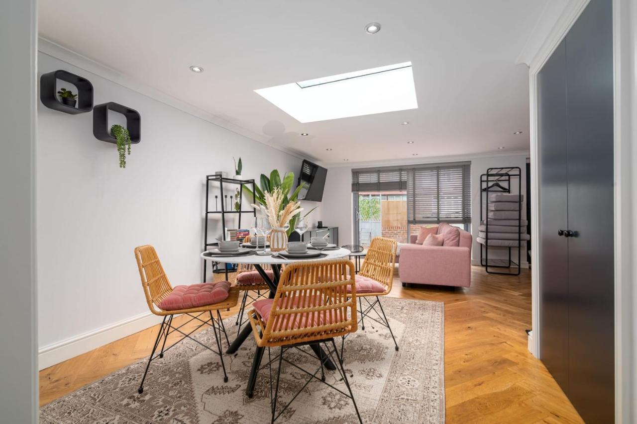 Guestready - Unique Home Near Wimbledon With Gorgeous Deck And Parking Лондон Экстерьер фото