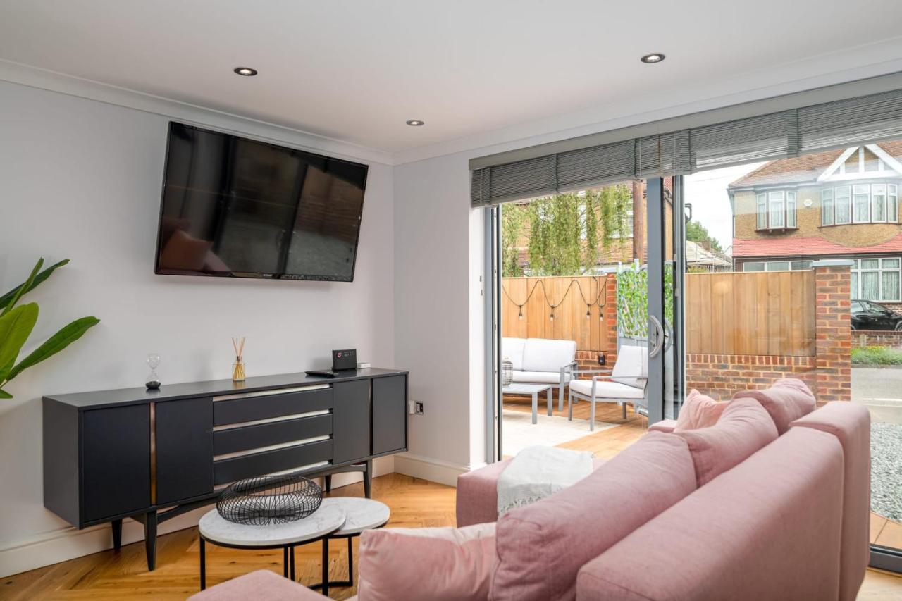 Guestready - Unique Home Near Wimbledon With Gorgeous Deck And Parking Лондон Экстерьер фото