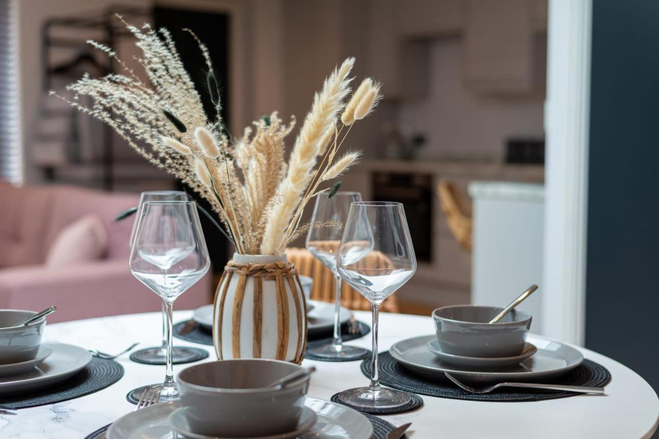 Guestready - Unique Home Near Wimbledon With Gorgeous Deck And Parking Лондон Экстерьер фото