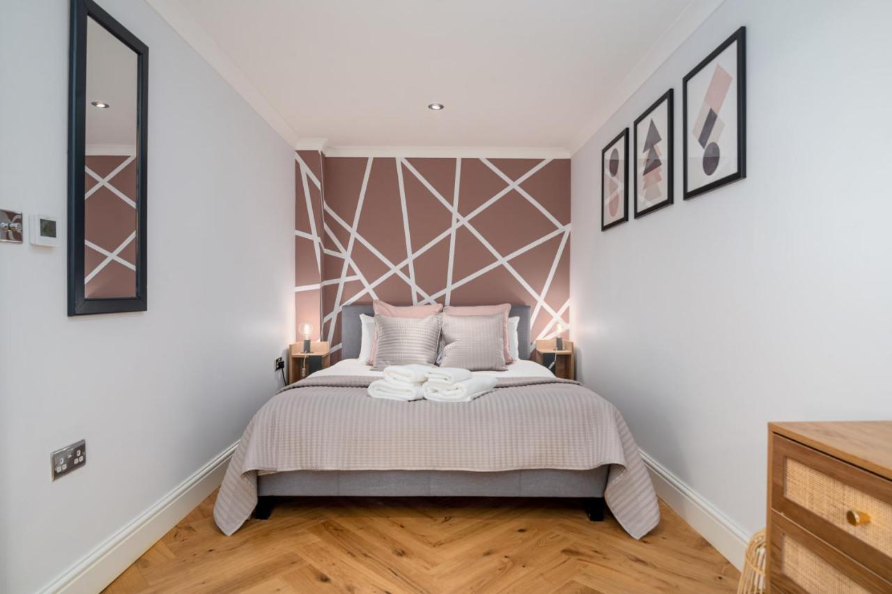 Guestready - Unique Home Near Wimbledon With Gorgeous Deck And Parking Лондон Экстерьер фото